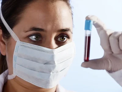 phlebotomist-looking-at-tube-of-blood-1024x682